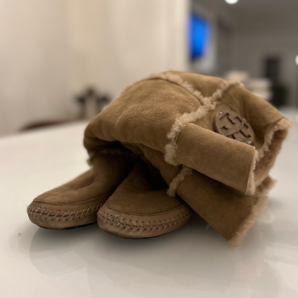 Tory Burch. winter boots.  Size 7. - Picture 2 of 6
